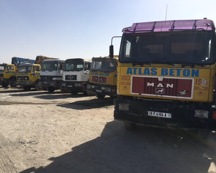Atlas TCHAD civil engineering team supervising a construction site in Chad
